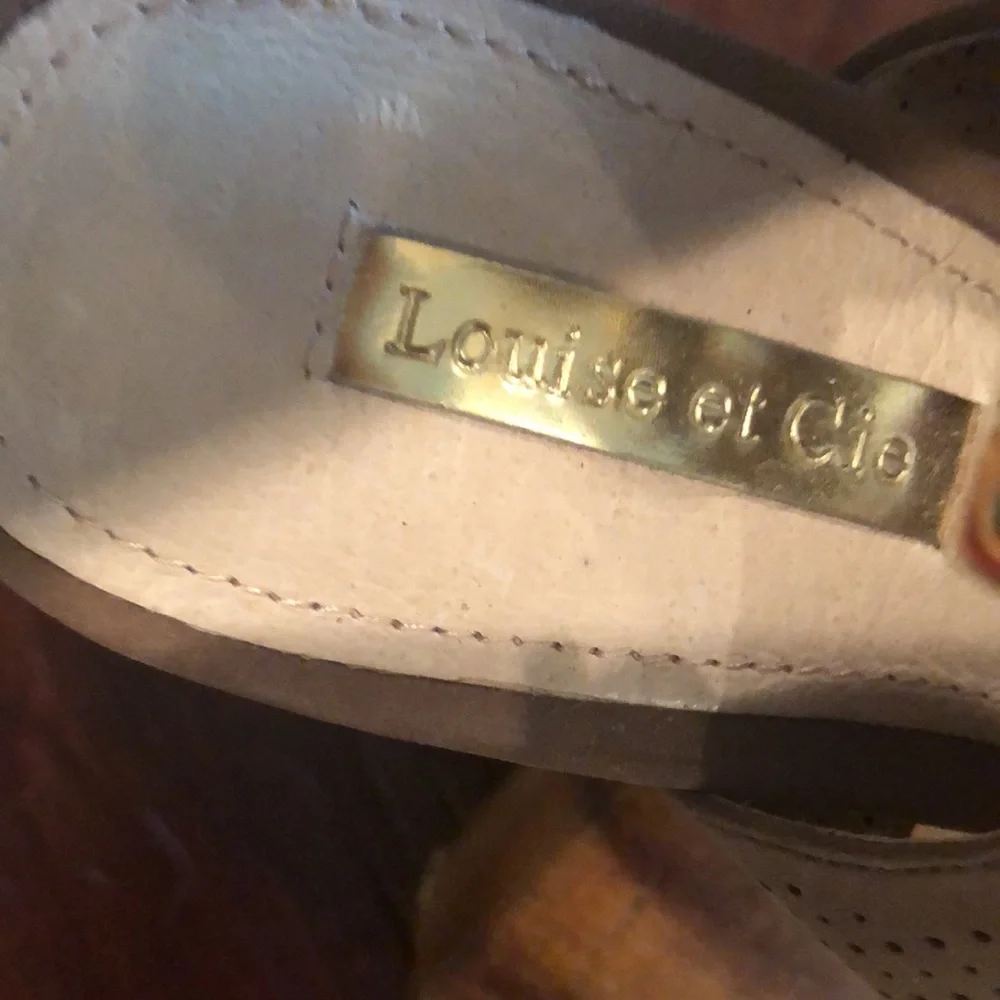 NWT TAN/TAUPE/LIGHT BROWN Louise et Cie Leather shootie/mule. Size 7M - Picture 5 of 6